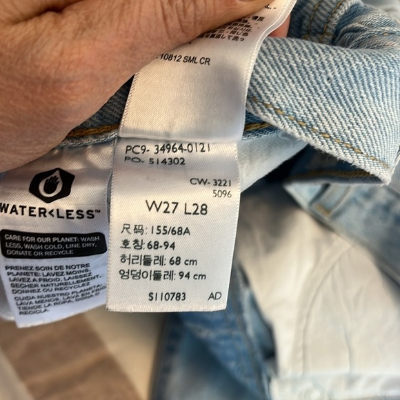 Levi's Premium Wedgie Straight Luxor
Again Light Wash Size 27 Straight Leg ankle - Picture 8 of 15